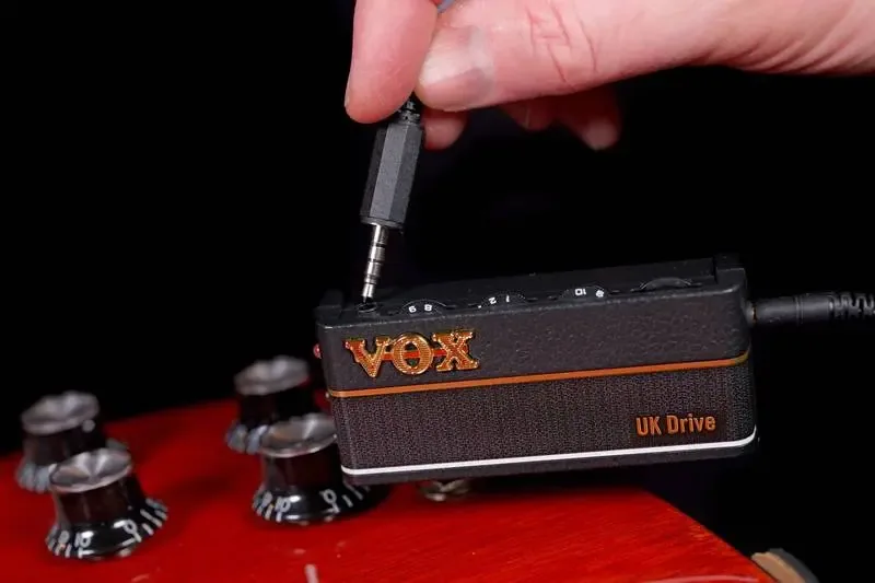 Amplificador de fone Vox amPlug 3 UK Drive preto com painel dourado — foto 4 de 4