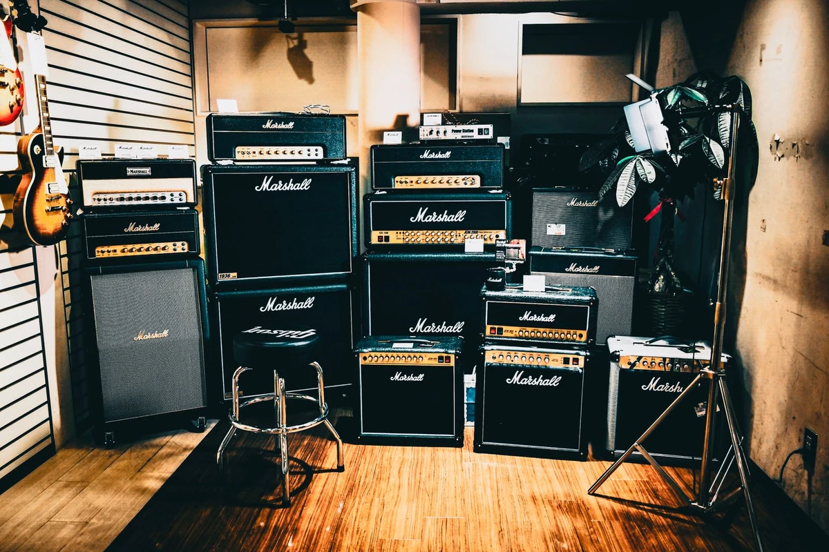 Stack de amplificadores Marshall em estúdio de música