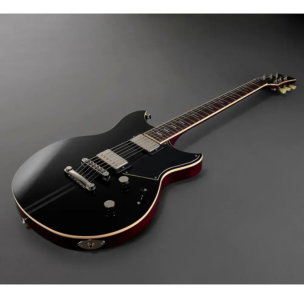 Guitarra Yamaha Revstar Standard RSS20 preta com bag — foto 1 de 4