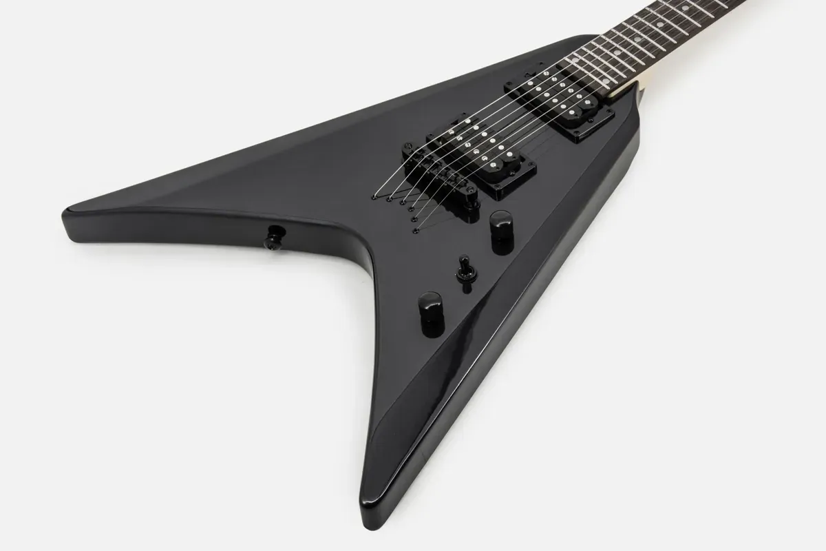Strinberg FVS-450, close nos dois captadores humbucker e nos controles — foto 4 de 5