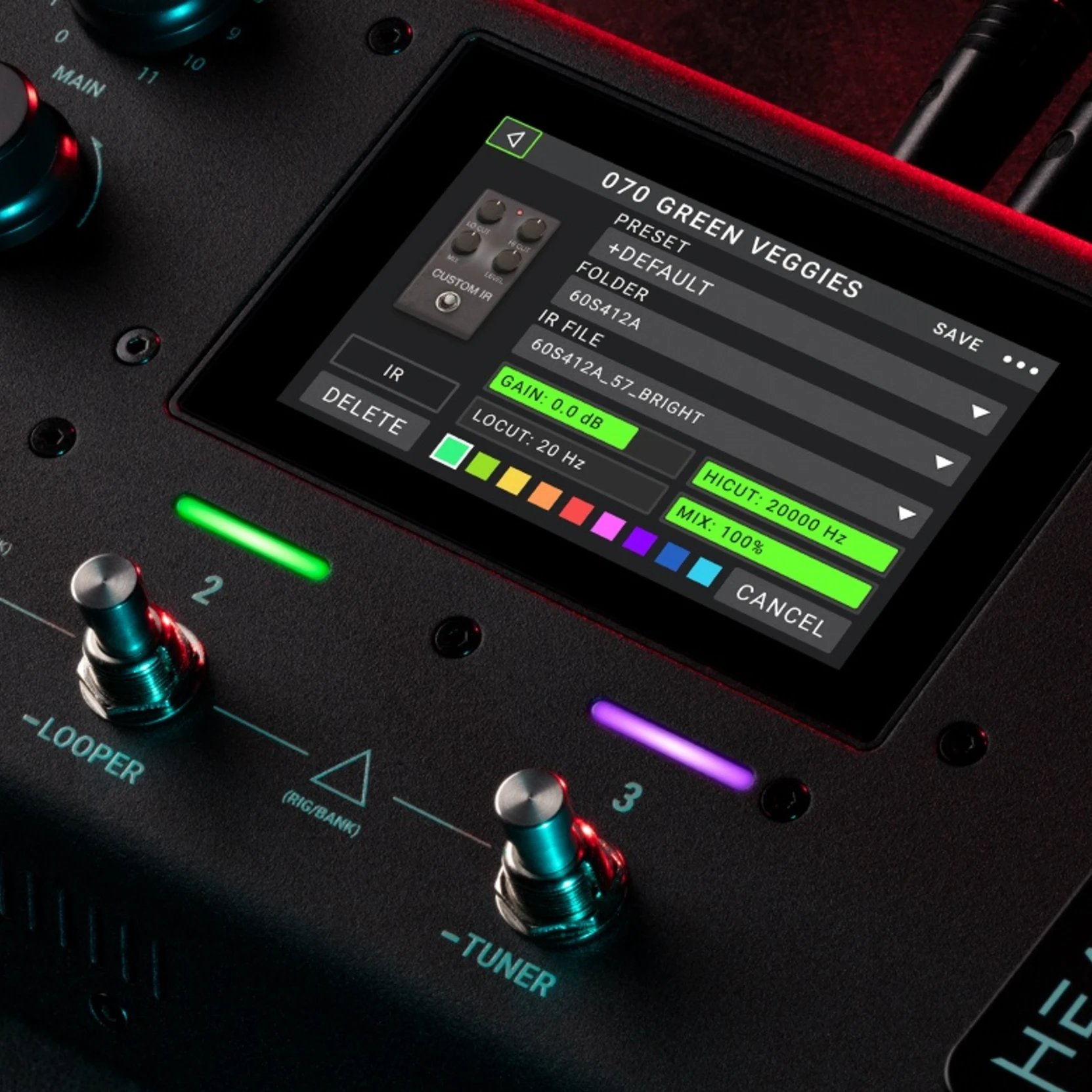 pedaleira Headrush MX5, detalhe da tela touch em uso — foto 5 de 6