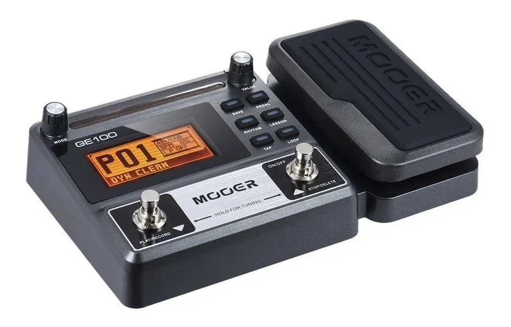 Mooer GE100 em perspectiva, com os botões SAVE, PEDAL, RHYTHM, LESSON, TAP e LOOP — foto 2 de 6