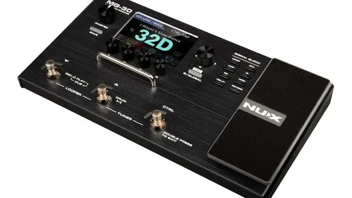 pedaleira Nux MG-30 com tela colorida, pedal de expressão e footswitches — foto 2 de 5