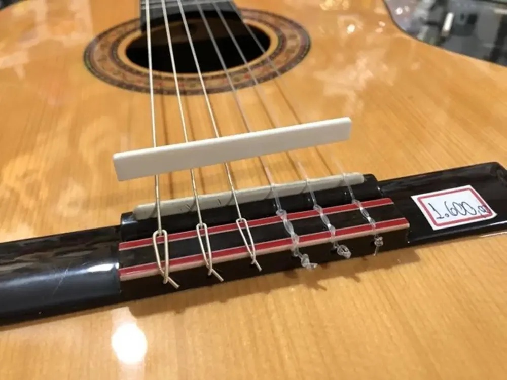 Rastilho de osso natural para violão de nylon — foto 2 de 3