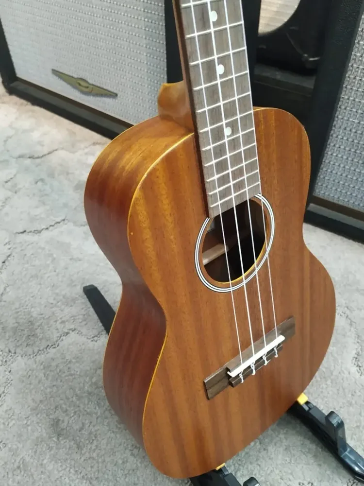 Ukulele tenor Ohana TK-10 de mogno — foto 3 de 4