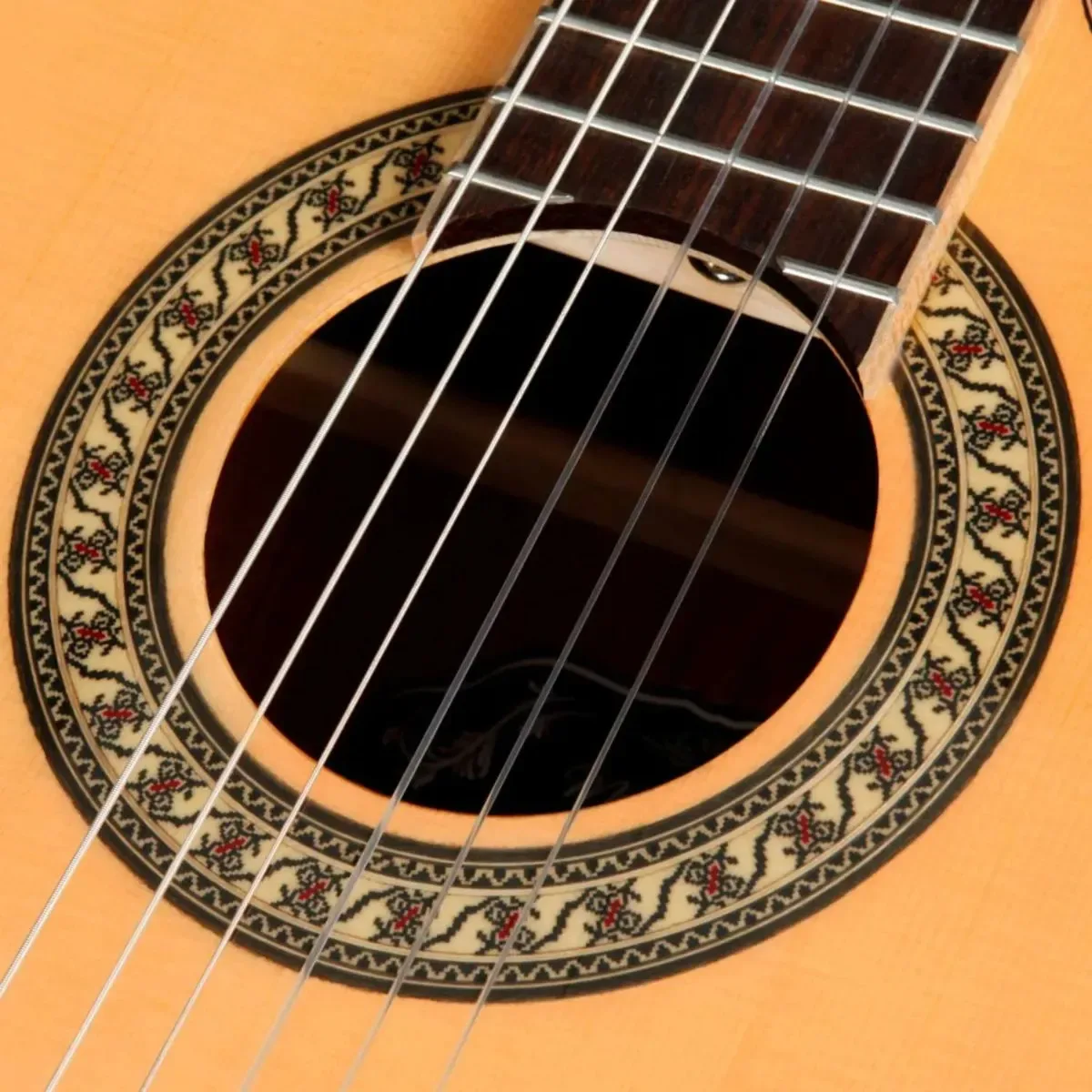 Violão Eagle EMN880C NT de nylon com cutaway, tampo natural brilhante — foto 3 de 4