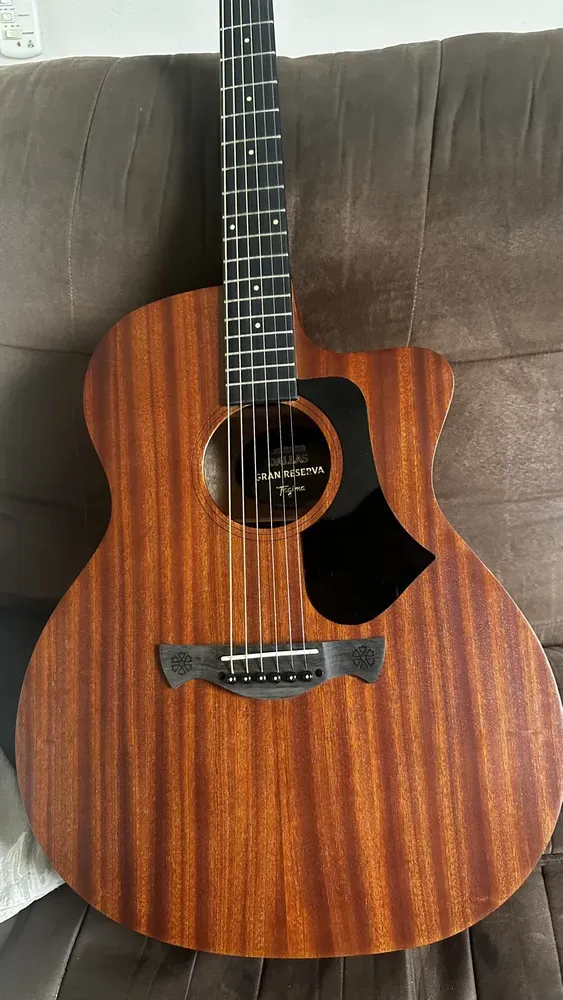Tagima Dallas Gran Reserva, foto de comprador com o corpo em destaque — foto 2 de 3