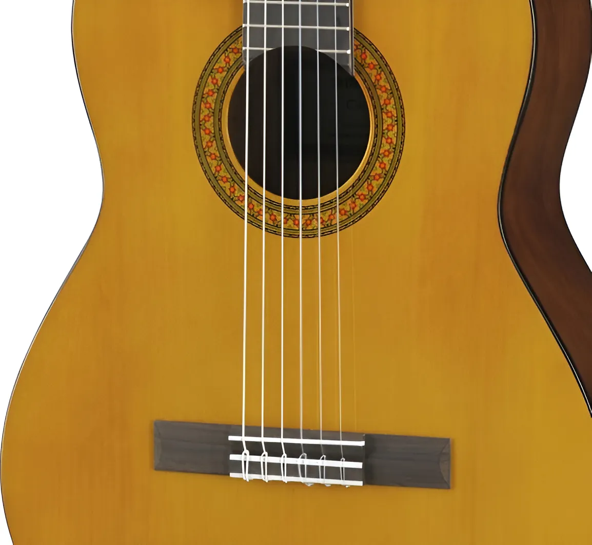 Yamaha C40 — detalhe da rosácea, tampo e cavalete — foto 4 de 7