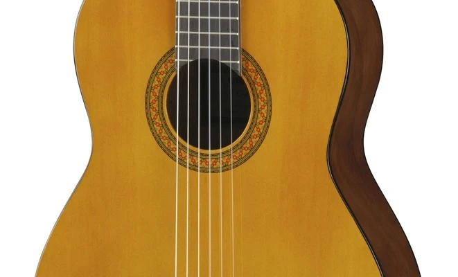 Yamaha C40 II violão de nylon para iniciantes — detalhe do tampo e roseta — foto 3 de 4